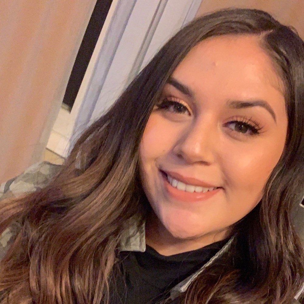 Meet your Posher, Moni